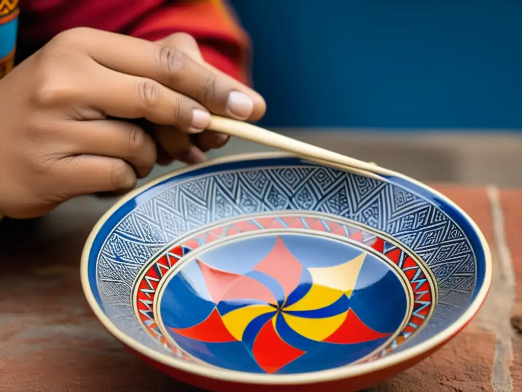 Detallada imagen de un cuenco de cerámica Khakas, pintado con patrones geométricos vibrantes en rojo, azul y amarillo