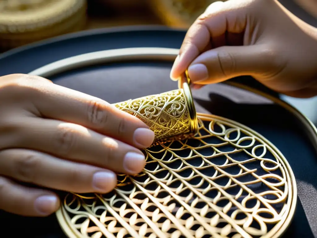 Un hábil artesano crea joyería de filigrana con destreza, mostrando el arte de coleccionar joyería artesanal en un taller auténtico