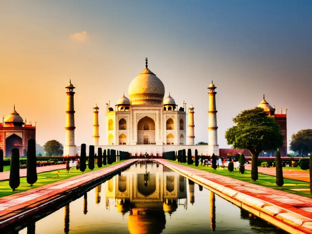 Imagen del Taj Mahal al atardecer, reflejándose en el agua tranquila, resaltando su historia romántica y arquitectura icónica