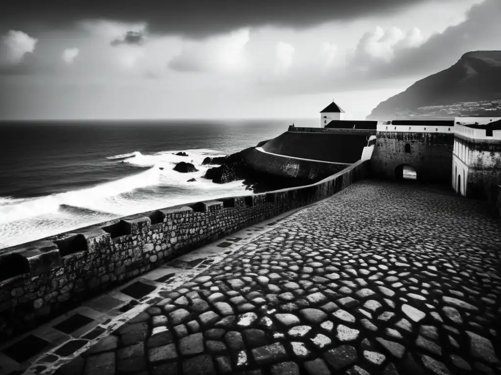 Imponente castillo de Cape Coast en Ghana, parte de la Ruta del Esclavo en África Occidental