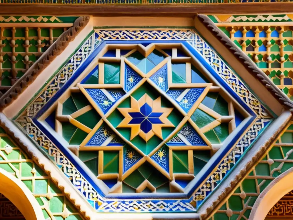 El impresionante diseño de azulejos y patrones geométricos en las Palacios Nazaríes de la Alhambra, Granada, España, refleja la maravilla del alma de la arquitectura islámica